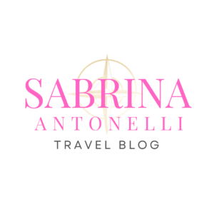 logotipo nome minimalista em branco e preto rosa